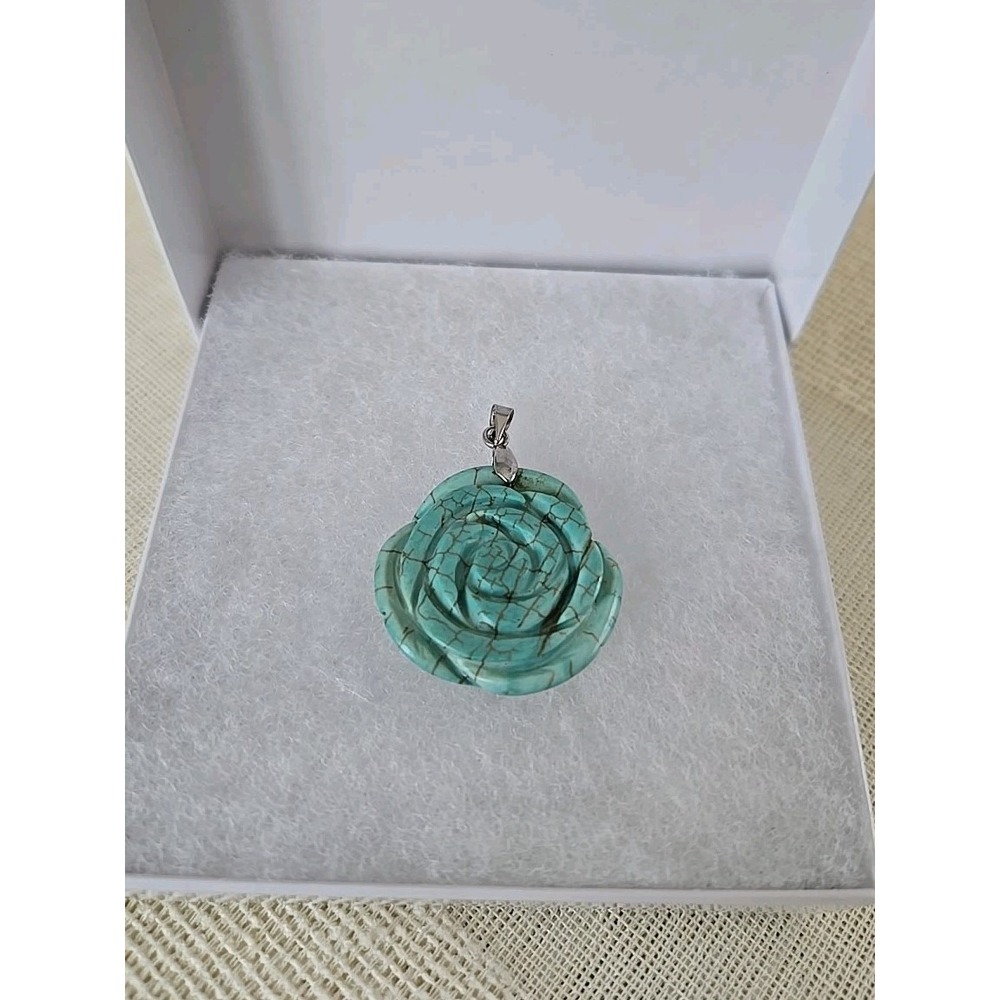 VTG Carved  Howlite Sculptural Floral Rose Pendant Silver Loop Torquoise Color